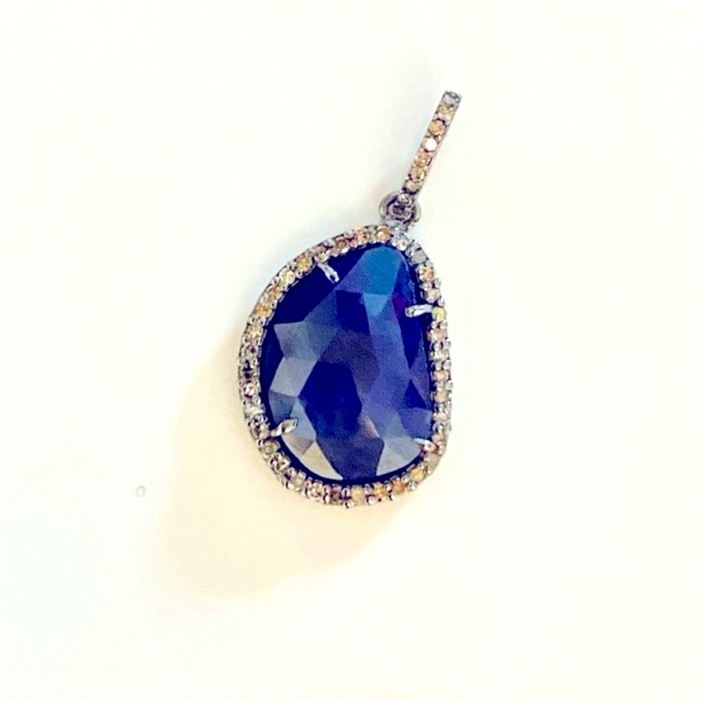 Sapphire and diamond pendant. Brilliant✨